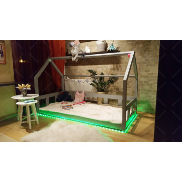 Łóżko domek z barierkami Bella w stylu skandynawskim LED, Bluetooth