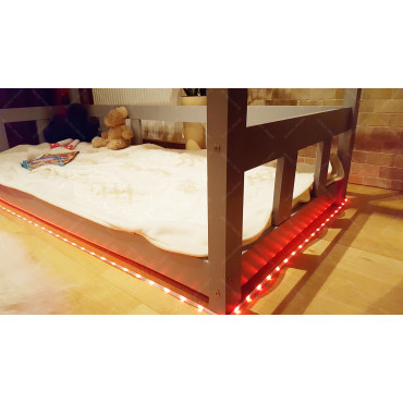 Łóżko domek z barierkami Bella w stylu skandynawskim LED, Bluetooth