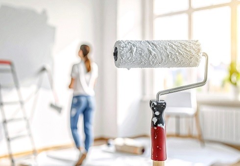 Farby lateksowe czy ceramiczne do kuchni? Praktyczny przewodnik z testami odporności na zabrudzenia